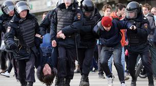 Rusya’da polisin yetkilerini genişleten tasarı yasalaştı