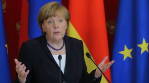 Merkel: Rusya'ya yaptırımları hafifletmenin zamanı gelmedi