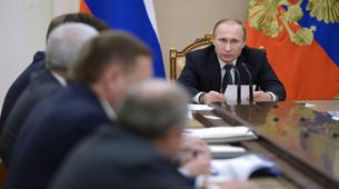 Putin: Rus petrol şirketleri üretimlerini artırmayacak