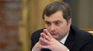 Putin fırçaladı, Medvedev’in yardımcısı Surkov istifa etti