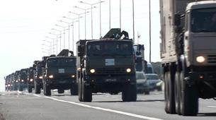 Rus askeri konvoyu İtalya sokaklarında