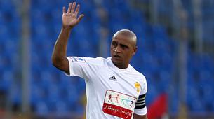 Anzhi, Roberto Carlos’un futbolu bırakacağını yalanladı