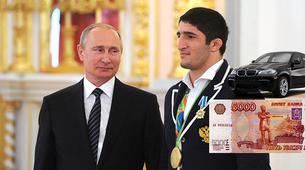 Olimpiyatlarda madalya alan sporculara bir ödül de Putin'den