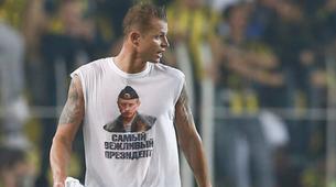 Rus oyuncu, Fenerbahçe maçında Putin tişörtü giydi