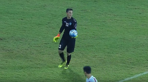 Özbek kaleciden Koreli rakibine sıradışı gol - VIDEO