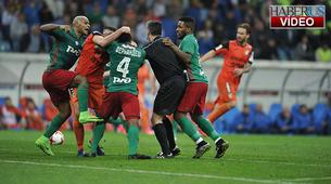 Lokomotiv Moskova - Ural maçında ortalık karıştı: 4 kırmızı kart