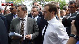 Medvedev'den Kırımlı emeklilere destek: "Para yok, dayanın!"