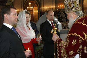 Medvedev ve Putin, Paskalya mesajında barış ve huzur diledi