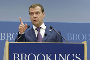 Medvedev: Kırgızistan'ın ikiye bölünme riski var