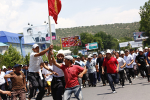 Kırgızistan’ın güneyi yine karıştı: 1 ölü 16 yaralı