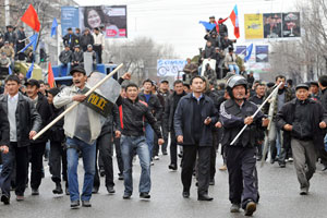 Kırgızistan'da korkulan etnik çatışma; 46 ölü 637 yaralı