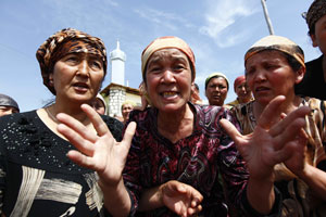 Kırgızistan'dan 75 bin Özbek mülteci kaçarak Özbekistan'a sığındı