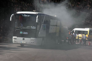 Rus turistleri taşıyan minibüs devrildi: 6 yaralı