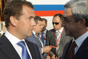 Medvedev ve Sarkisyan'ın korumaları arasında tartışma