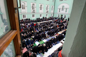 Moskova Merkez Camii'nde Bayram namazı 09:00'da; caddeler namaz için kapatılıyor