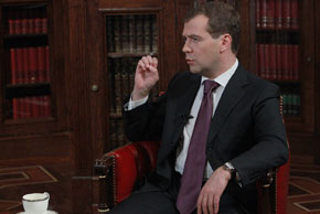 Medvedev: 2012 Başkanlık yarışının dışında değilim