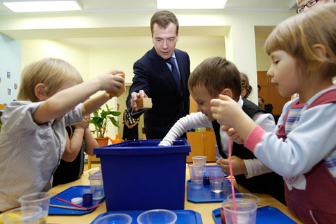 Medvedev miniklerle stres attı;  çocukluğundan bir sırrı da açıkladı