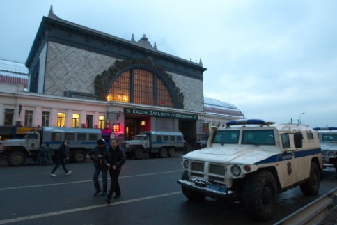 Moskova metrosu ve tren istasyonlarında bomba alarmı