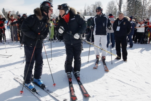 Putin ve Medvedev birlikte kayak kaydı