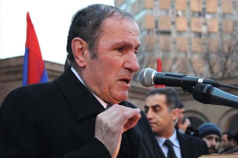 Ermenistan'da muhalefet Mısır gibi devrim istedi