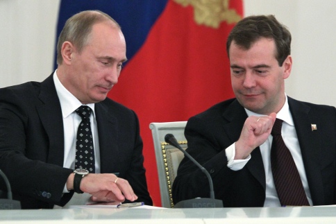 Medvedev ya da Putin'den kimin başkan adayı olacağı kısa sürede açıklanacak