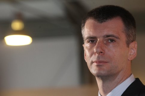 Rus milyarder Prokhorov politikaya soyundu