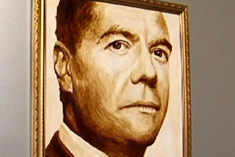 Kahveyle Medvedev’in portresini çizdi