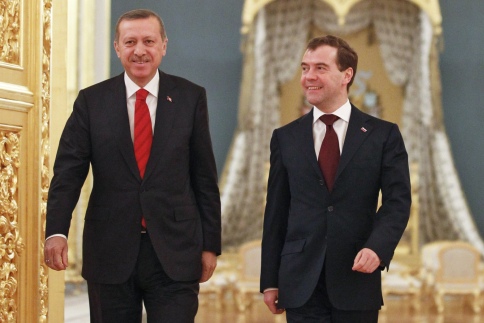 Medvedev, Erdoğan'ı seçim zaferi nedeniyle kutladı