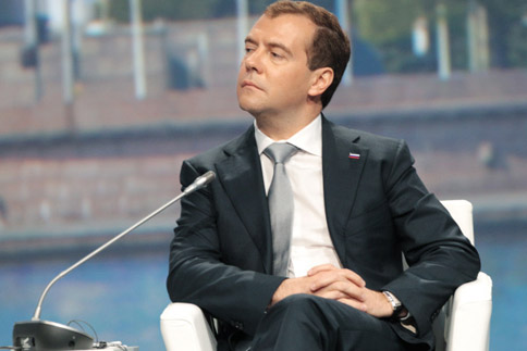 Medvedev: Adaylığımla ilgili açıklamayı özel bir platformda yapacağım