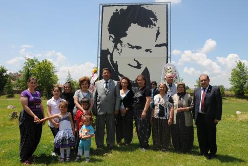 Nazım Hikmet temsili mezarı başında anıldı