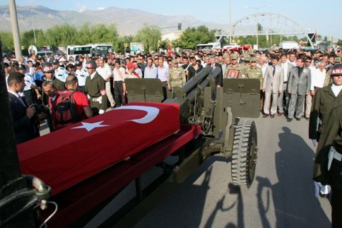 13 askeri şehit eden teröristler Rus yapımı ateşli el bombası kullanmış