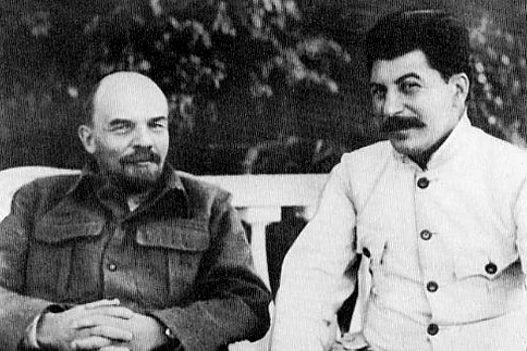 "Lenin ve Stalin'i cani olarak tanımazsak Rusya'nın onurlu geleceği olamaz"