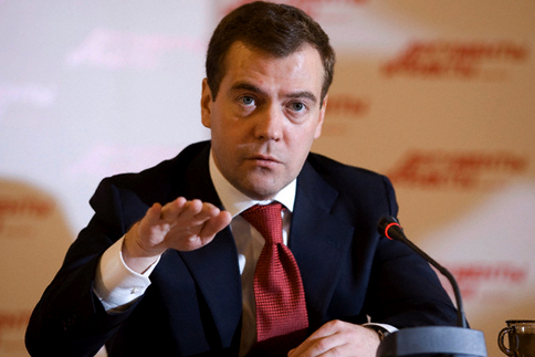 Medvedev yolsuzluk olayına karışan valiyi görevden aldı