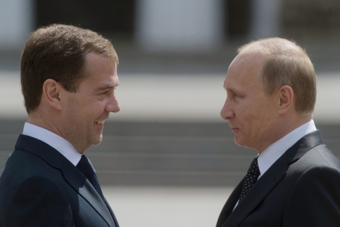 “Putin ve Medvedev üçüncü isimde anlaşabilir”