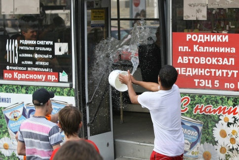 Rusya’da su bayramı, bir kova su başınızdan aşağı dökülebilir