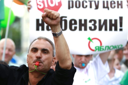 Moskovalı şoförler yol kapattı, benzin zamlarını protesto etti