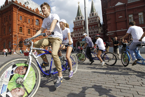 Medvedev-Putin ikilisi için Moskova’da pedal çevirdiler