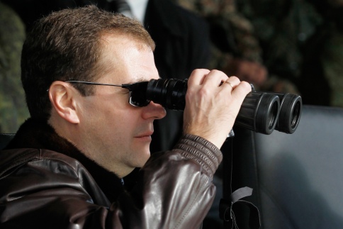 Medvedev profesyonel orduya geçişin hızlandırılmasını istedi