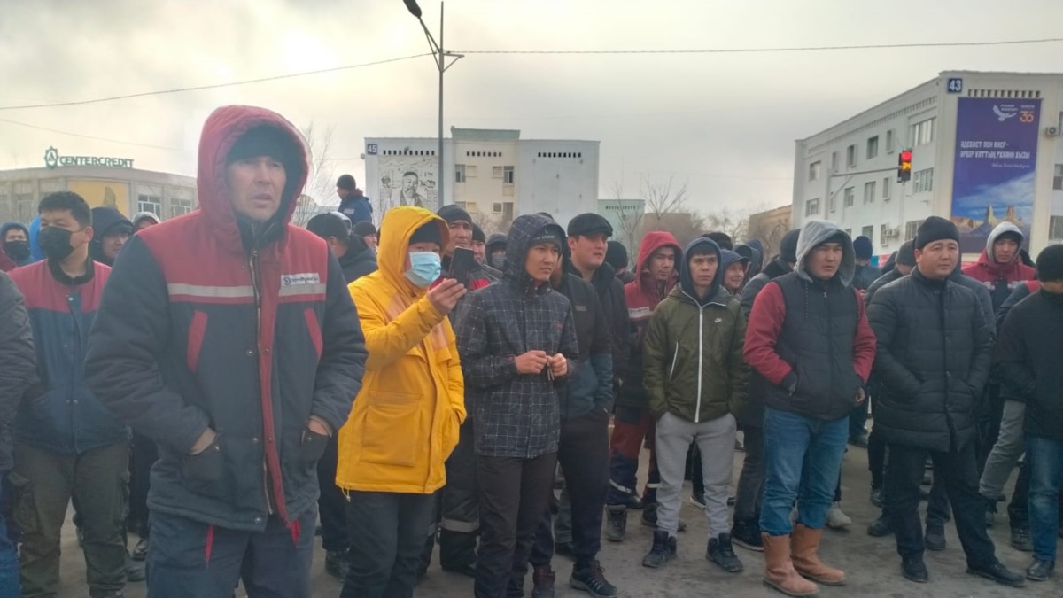 Kazakistan'da halk otogaz zammını protesto için sokaklarda