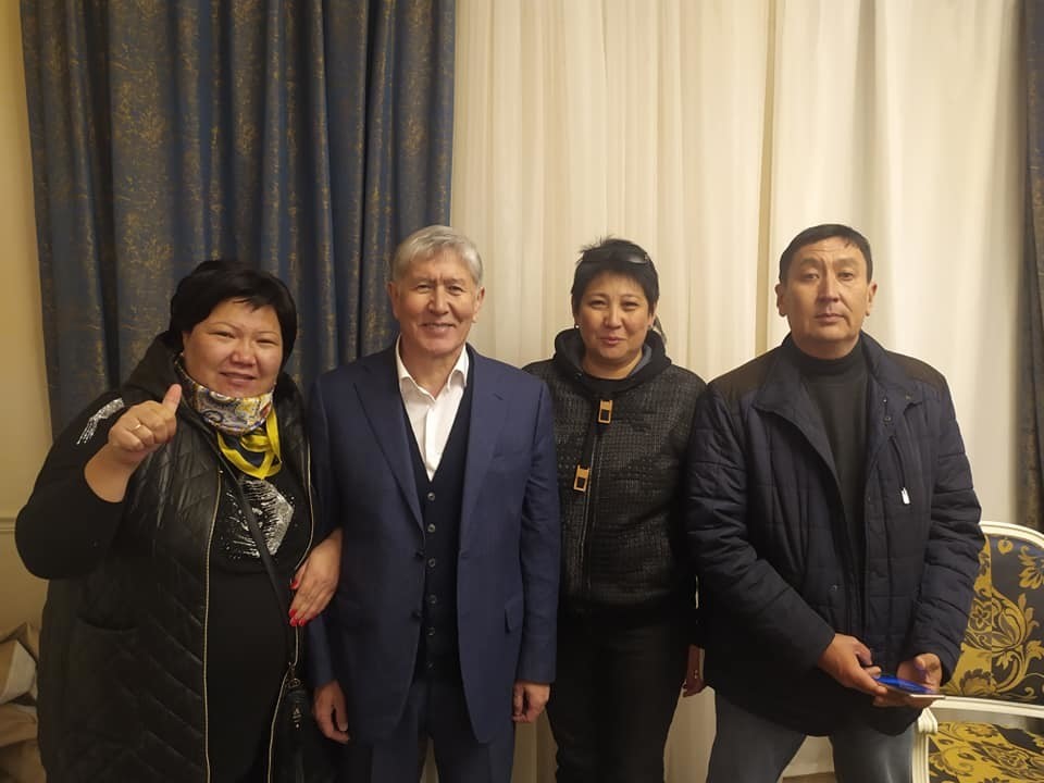 Kırgızistan’da protestocular hapishaneden eski başkan Atambayev'i kaçırdı!