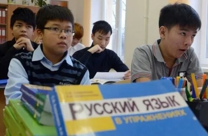 Kırgızistan’da Rusça, resmi dil statüsünden çıkarılıyor