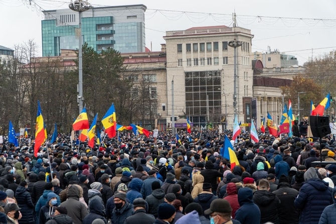 Moldova'da halk AB yanlısı cumhurbaşkanı için sokağa çıktı