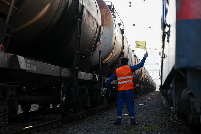 Azerbaycan'dan Ermenistan'a Tarihi Adım: Demiryolu ile Akaryakıt İhracatı Başladı