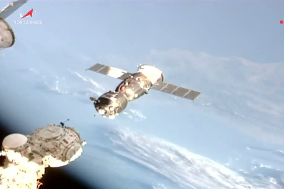 NASA Astronotu ile Rus Kozmonotları Taşıyan Rus Uzay Aracı, ISS'ye Başarıyla Kenetlendi