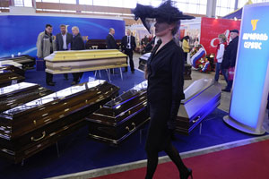 Moskova’da açılan ‘cenaze işleri fuarı’ ürkütüyor