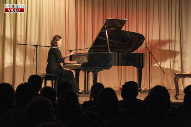 Anjelika Akbar Moskova’da konser verdi - VİDEO