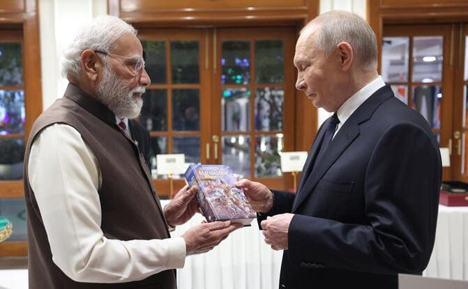 Modi, Putin'e 'Bhagavad Gita' Hediye Etti