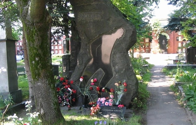Nâzım Hikmet Ran, vefatının 57. yılında Moskova&#39;daki mezarı başında anıldı | Haberrus