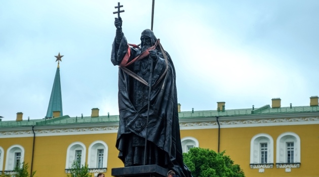210 yıllık plan hayata geçti, Kremlin’in bahçesine patriğin anıtı dikildi