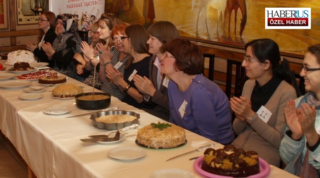 Türk ve Rus hanımlardan pasta yarışması